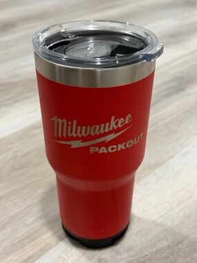 Milwaukee PACKOUT 20oz Tumbler Stainless Steel Magnetic Lid Red Cup